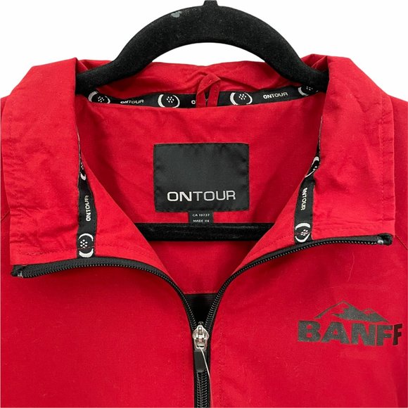 On Tour Men’s Short Sleeve Red Windshirt With Banff Logo Size Medium Brand New - Picture 3 of 11